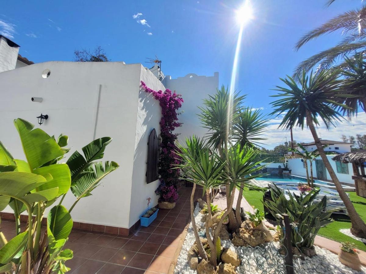 Gatu Premium Villa Lurberri Piscina Privada, 4 Dormitorios, 2 Banos, Parking , Jardines, " Preferente Mayores De 25 Anos Y Familias " In Y Barbacoa Chiclana de la Frontera Exterior photo